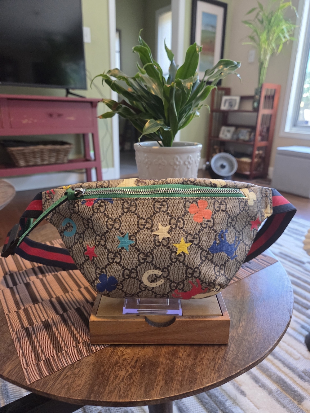 Gucci Beige GG Supreme Multicolor Horse/Star Print Belt Bag